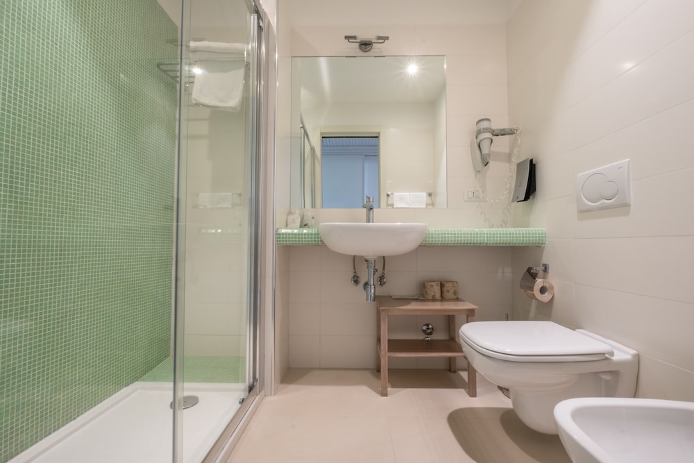 Deluxe Room, Sea View - Photo 8
