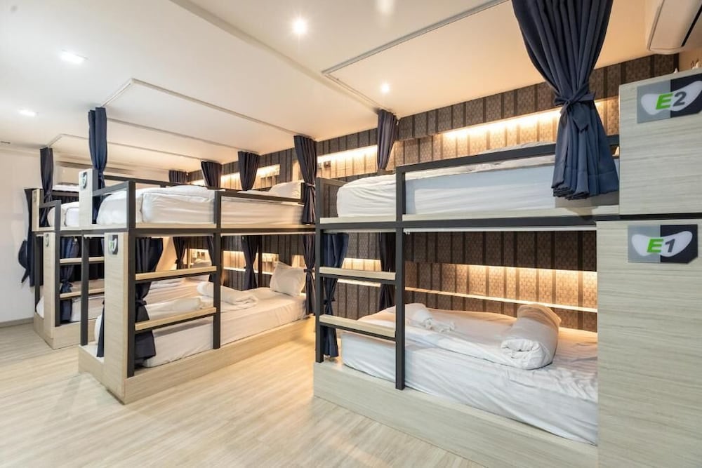 Shared Dormitory, Men only photo 1