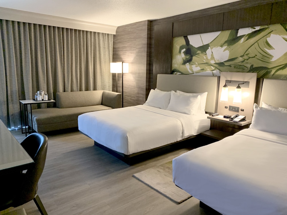 Room, 2 Queen Beds - Photo 3