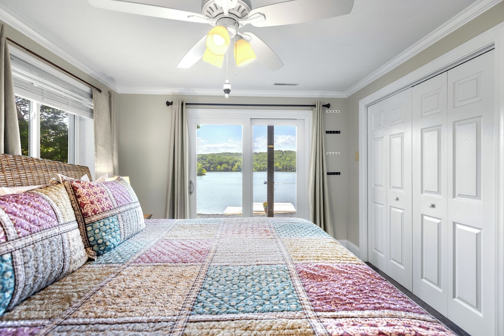 House, Multiple Beds, Patio (Lakeside Oasis) photo 3