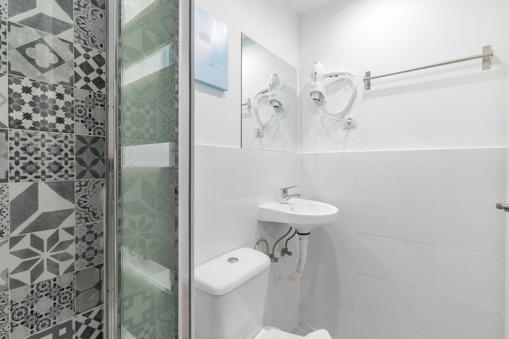 Double Room - Photo 16