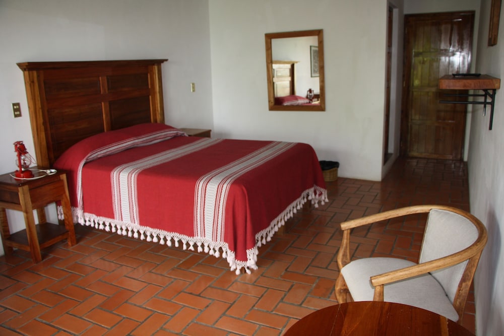 Classic Room, 1 Queen Bed, Non Smoking - Photo 5