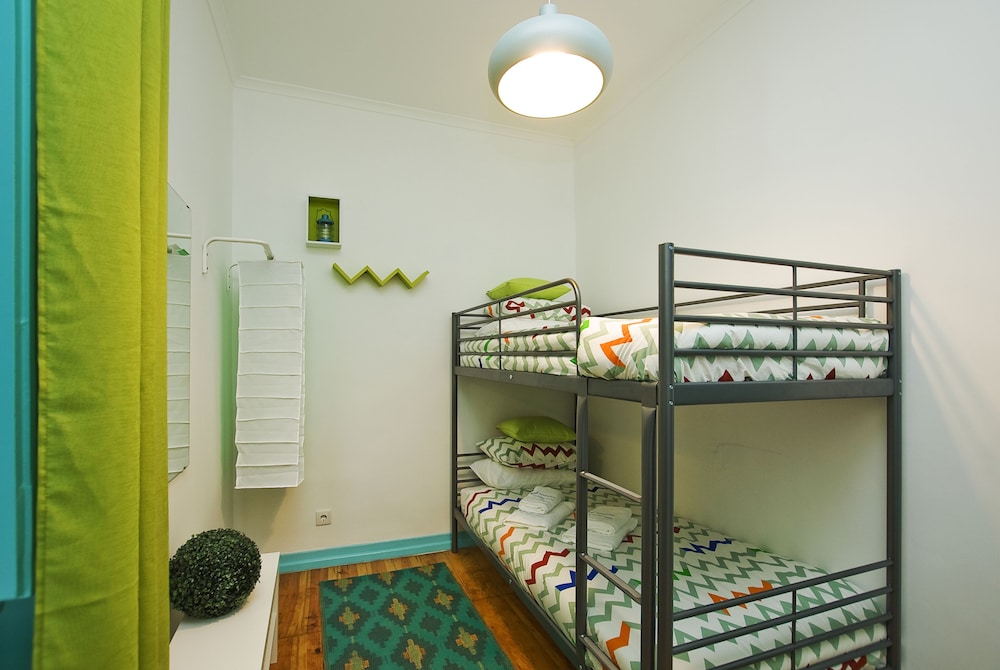 Classic Twin Room  with bunk bed and  shared toilet photo 2