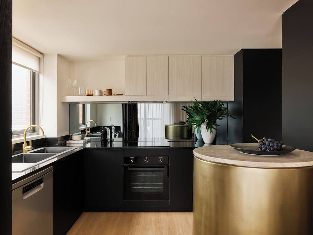Premier Apartment, 1 Bedroom, City View (Queen) photo 3