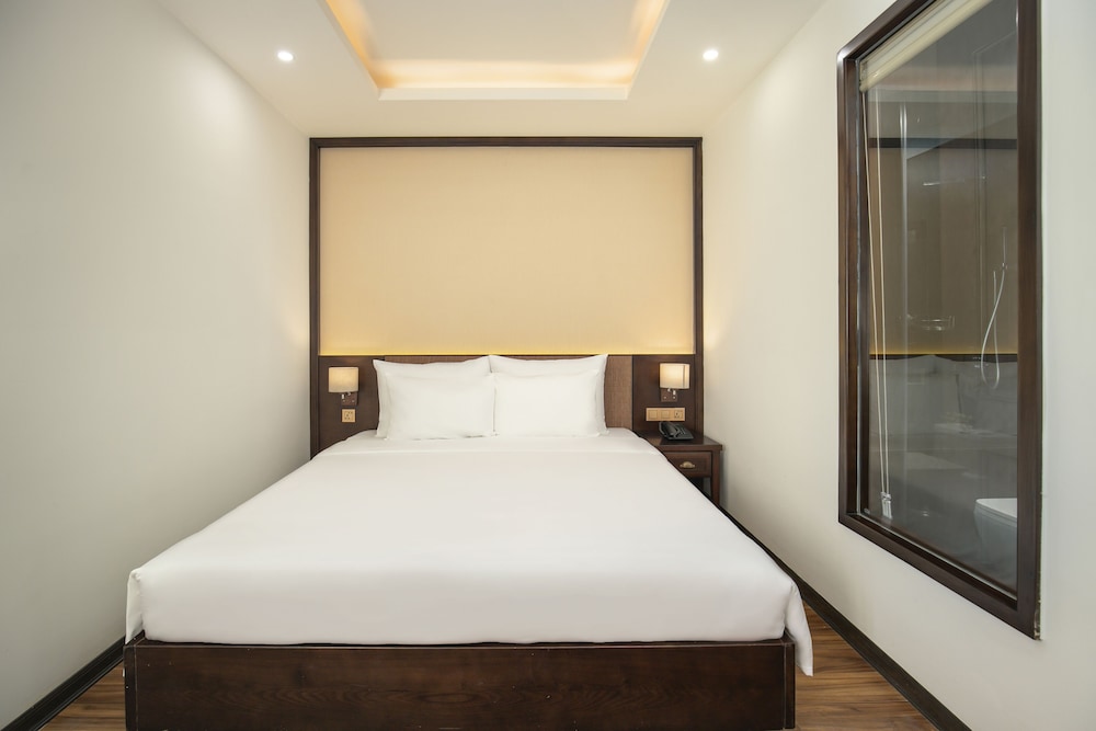 Deluxe Double Room, 1 King Bed, Partial Sea View - Photo 1