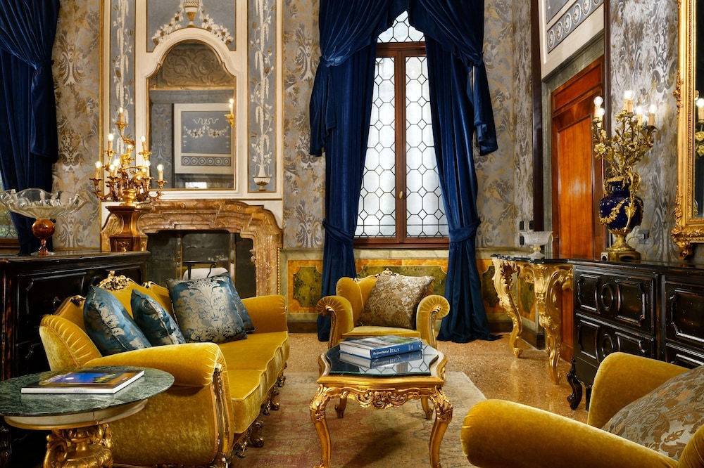 Luxury Suite