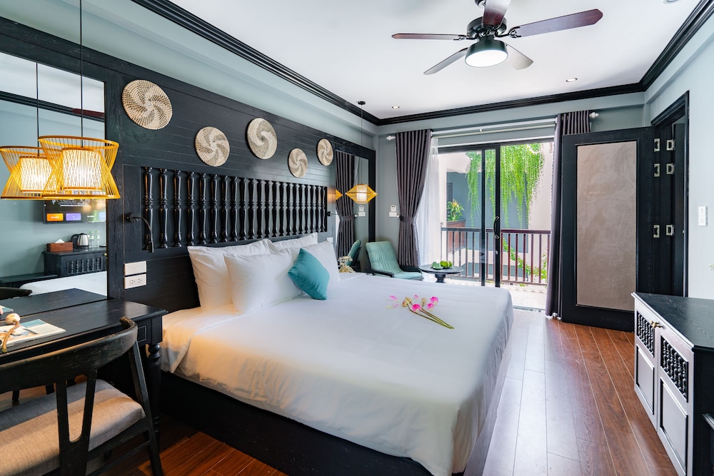 Deluxe Double or Twin Room, Pool View - Photo 1