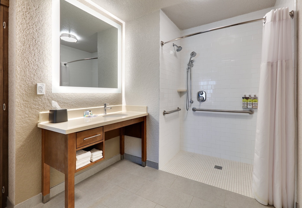 Suite, 2 Bedrooms, Kitchen photo 3