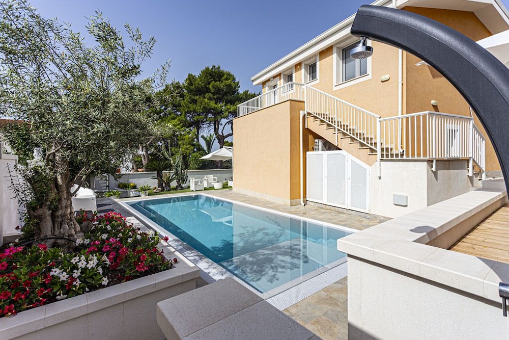 Villa Luxury vista mare parziale