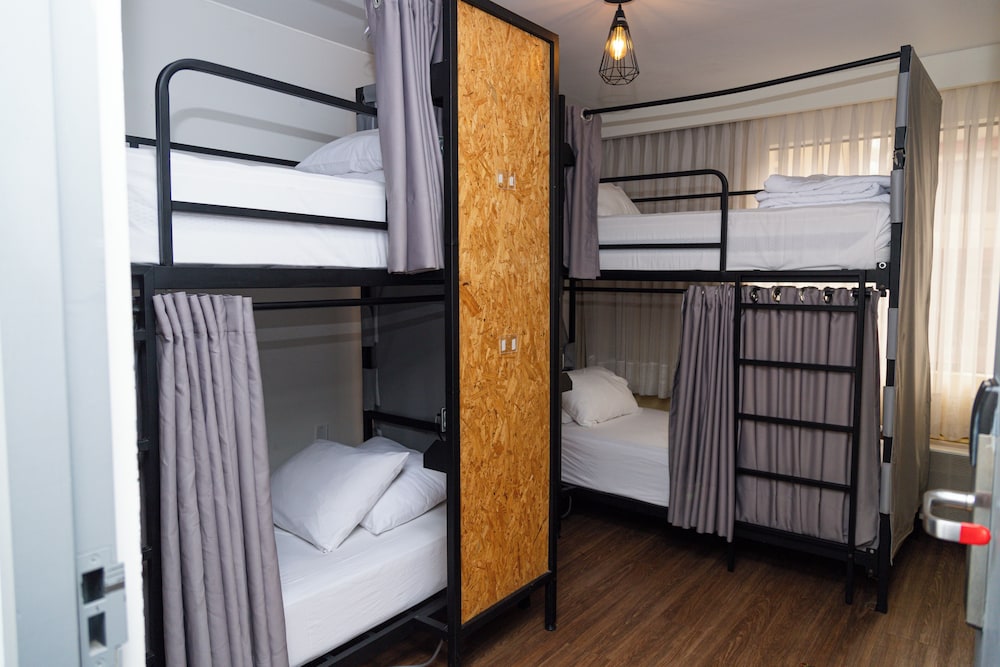Bed In 4 Bed Community Room photo 1