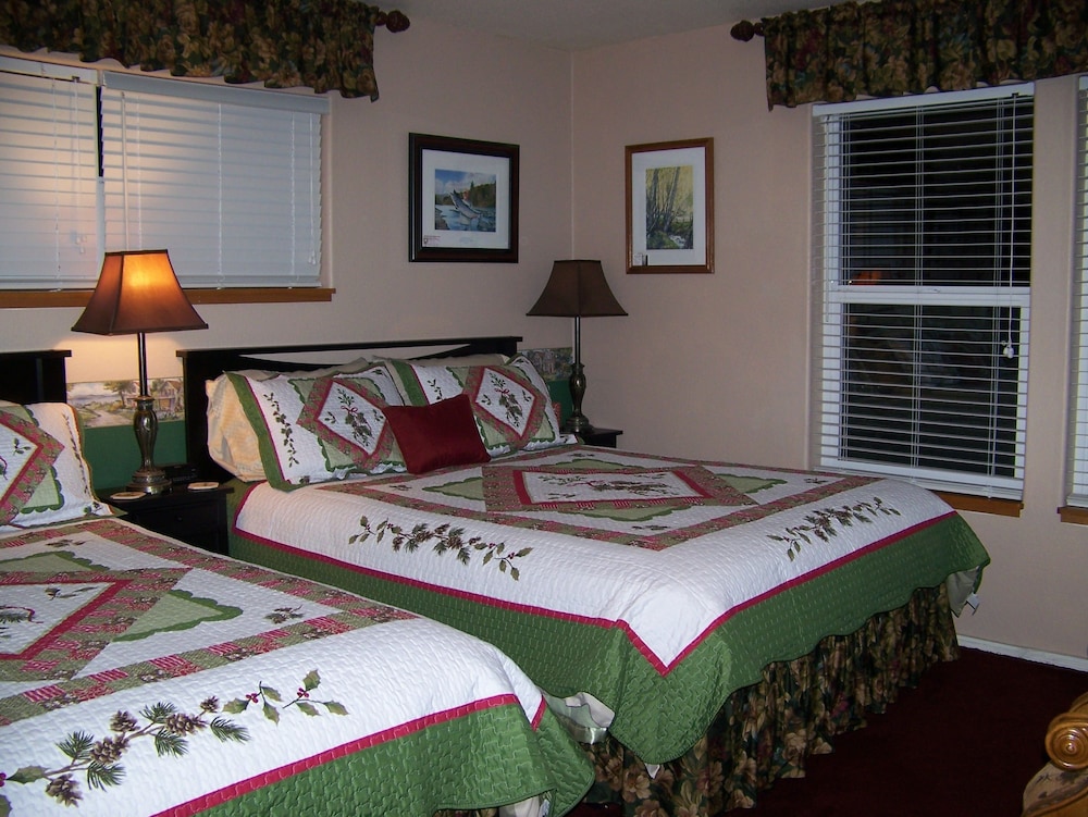 Suite, 2 Queen Beds, Ensuite, River View photo 3