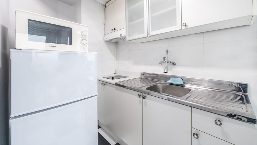 Basic Room, 1 Bedroom (201) - Photo 8