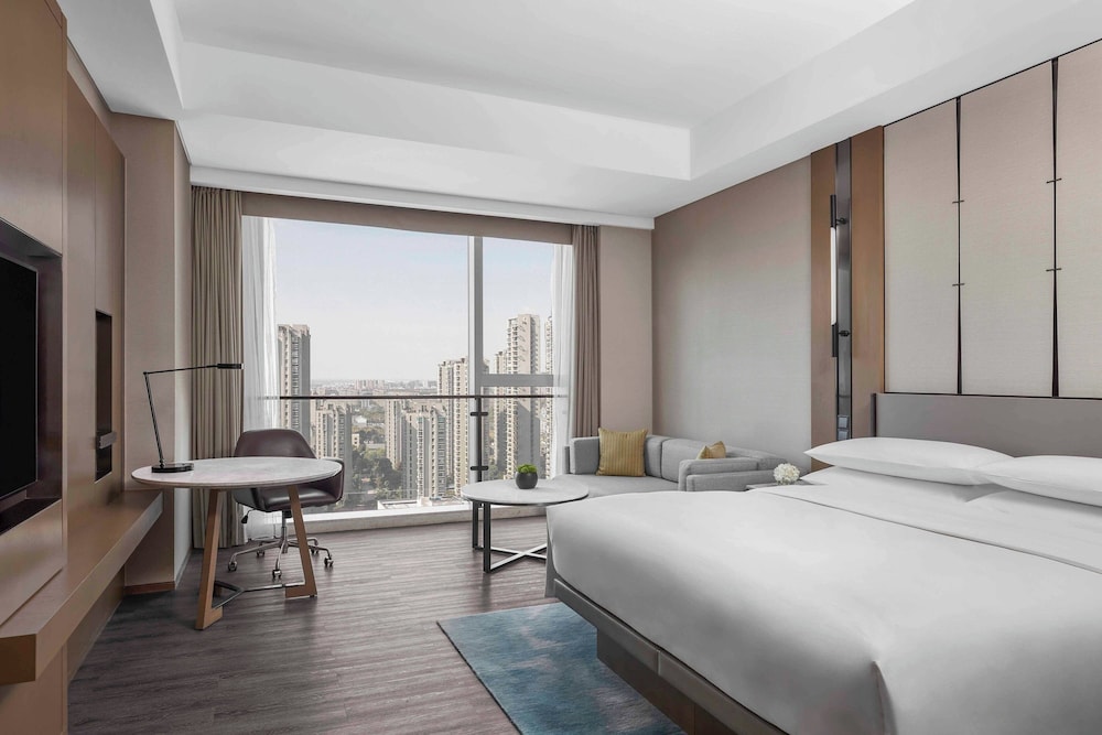 Room, 1 King Bed, City View - Photo 3