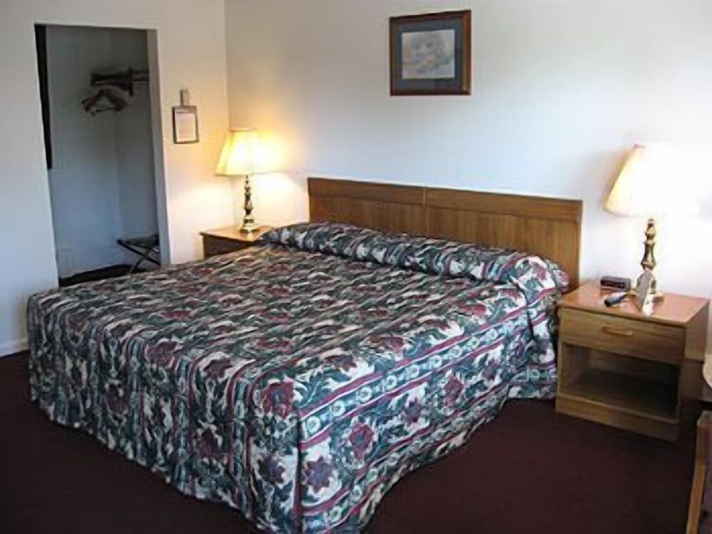 Standard Room, 1 King Bed photo 1