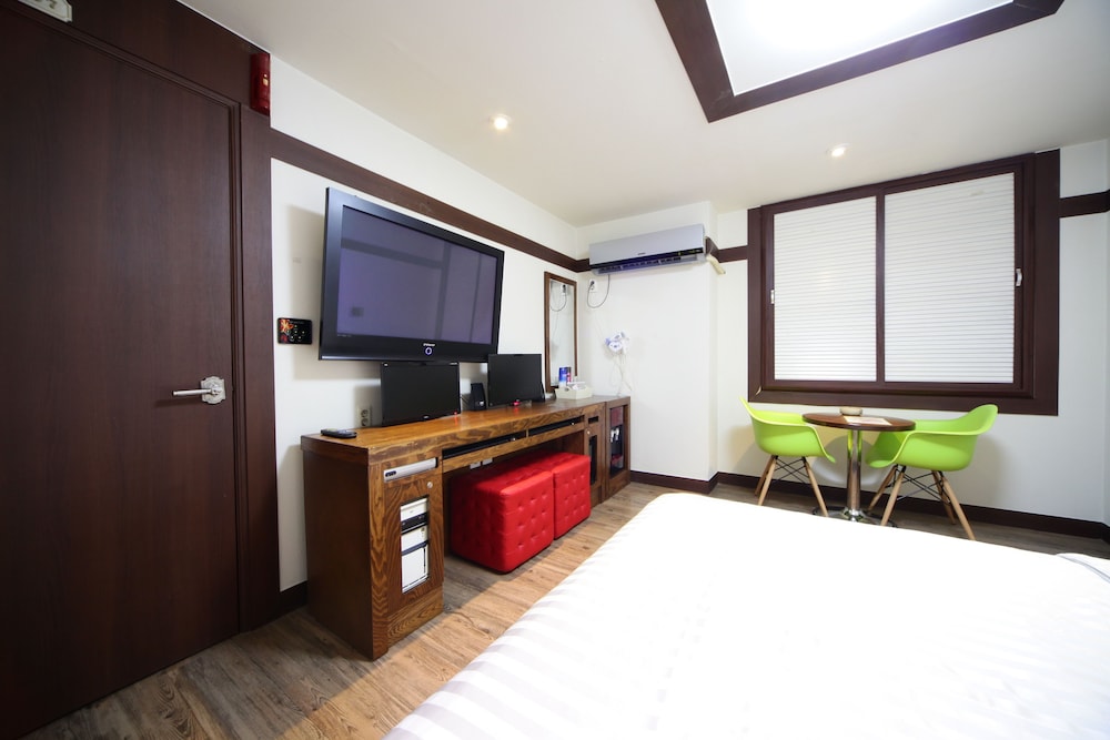 Room (Korean Ondol) photo 3