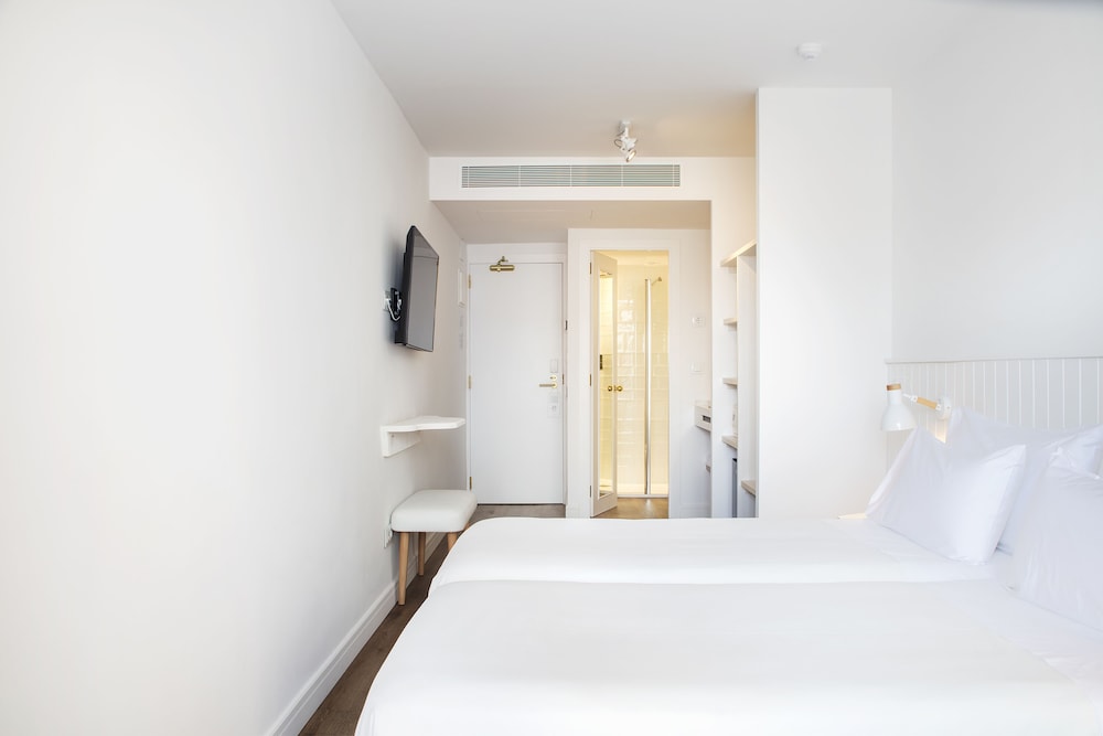 Comfort Double Room, Balcony - Photo 6