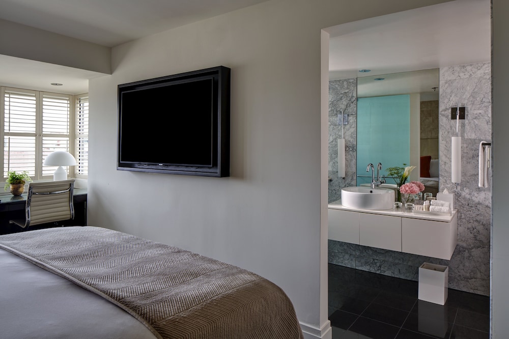 Deluxe Room, 1 King Bed - Photo 2