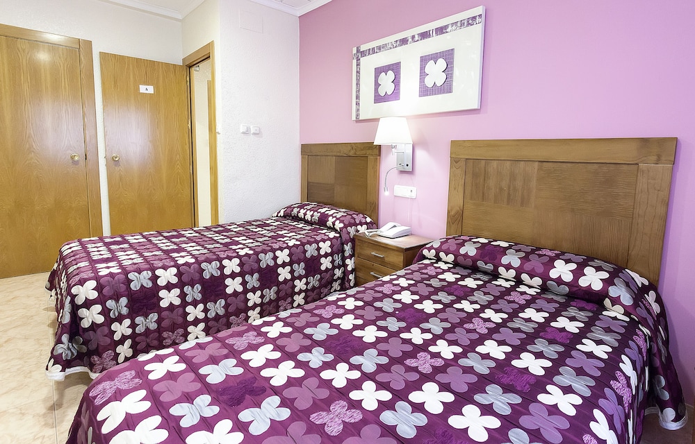 Standard Double Room - Photo 2