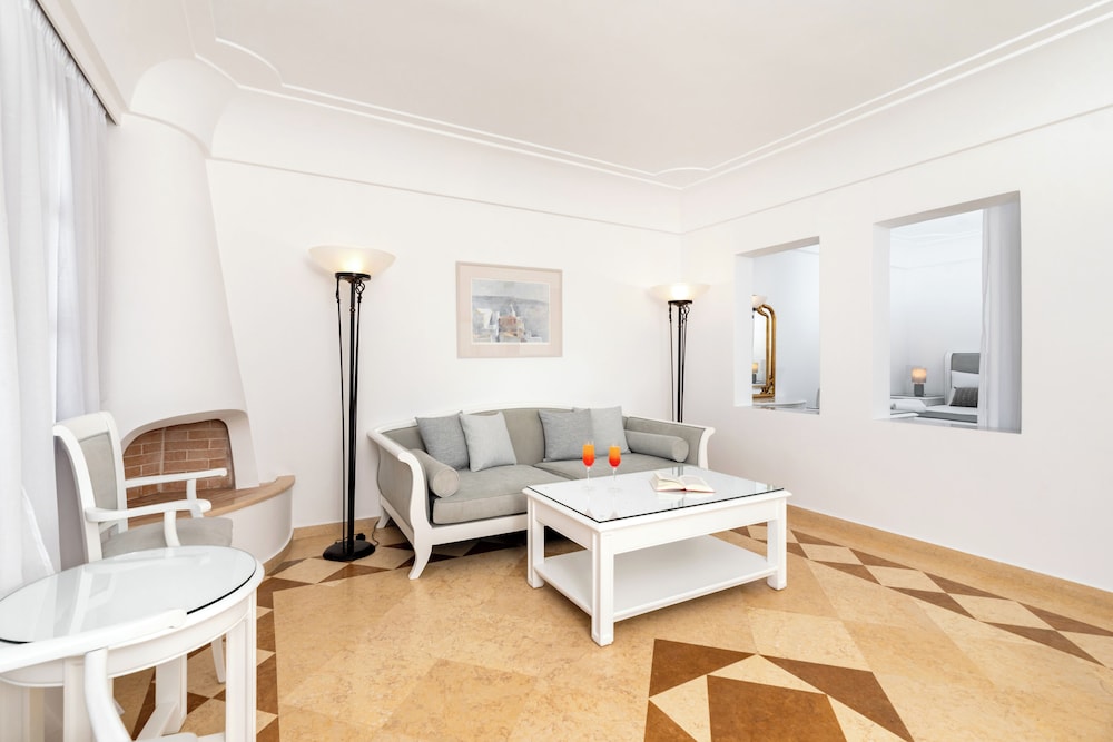 Superior Suite, Private Pool - Photo 15
