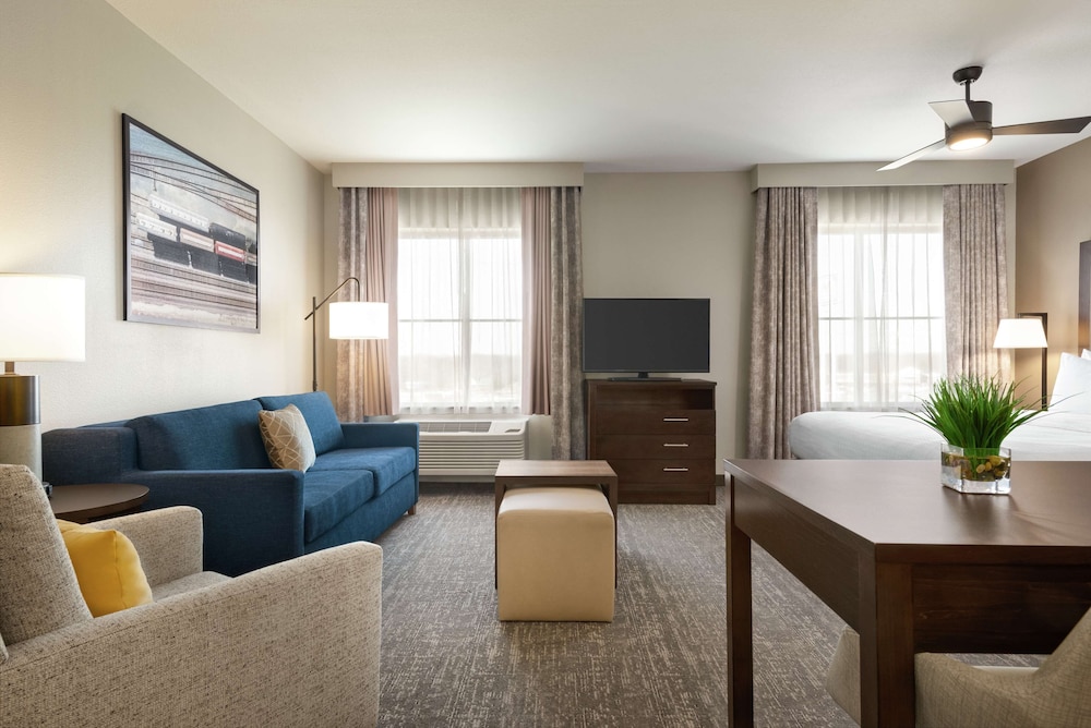 Studio, 1 King Bed, Accessible (Mobility & Hearing, Roll-in Shower) photo 3