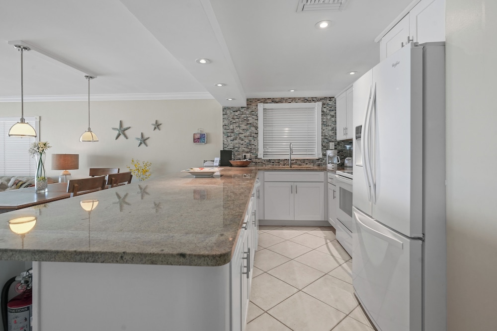 Condo 12, 2 Bedrooms, Ocean View photo 2