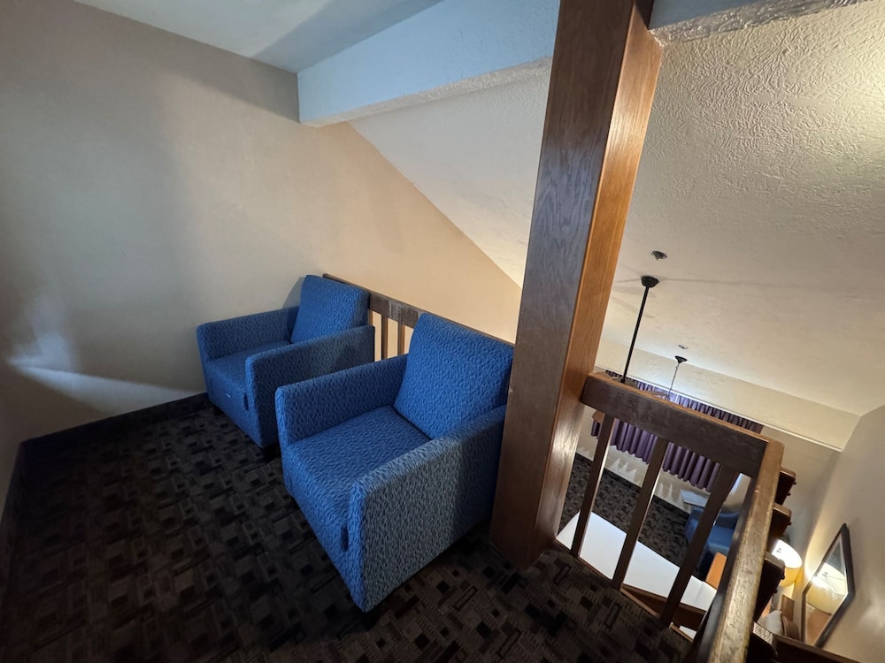 Loft, 1 Queen Bed - Photo 2