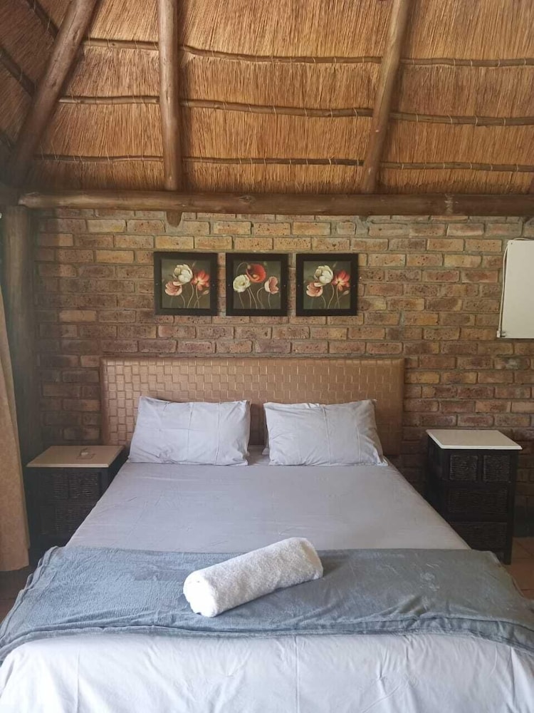 Standard Room, 1 Queen Bed photo 1