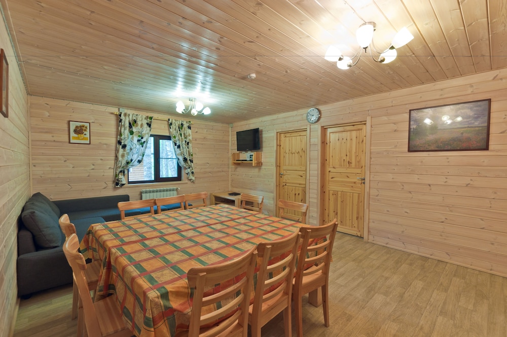 Cottage, 4 Bedrooms (10 Guests) photo 2