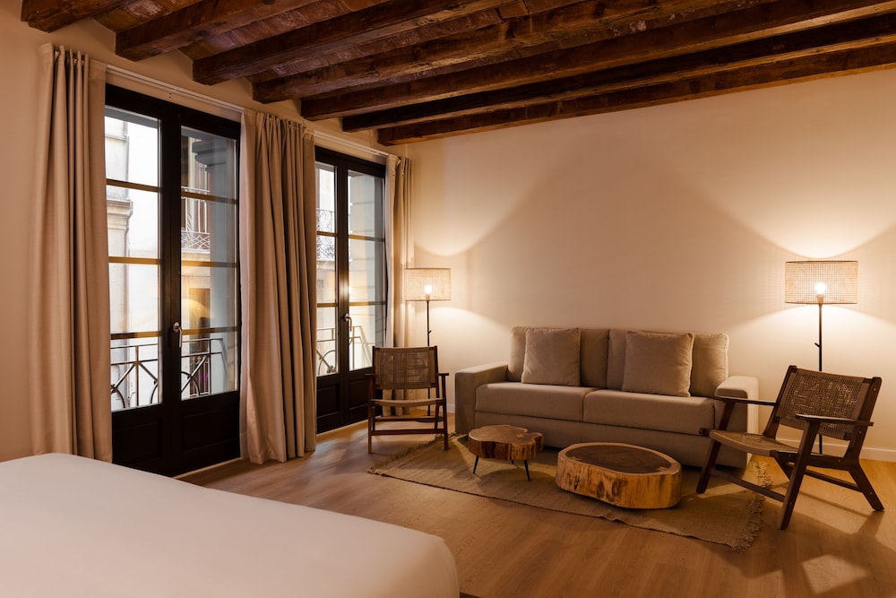 Superior Room, 1 King Bed With Sofa Bed photo 2
