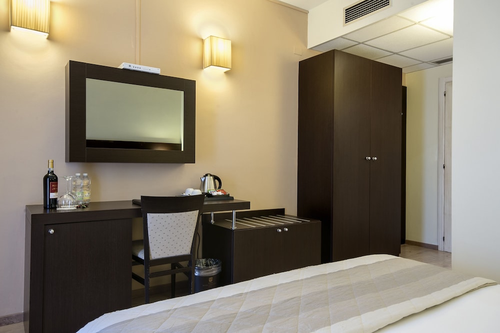 Superior Double Room Single Use - Photo 3