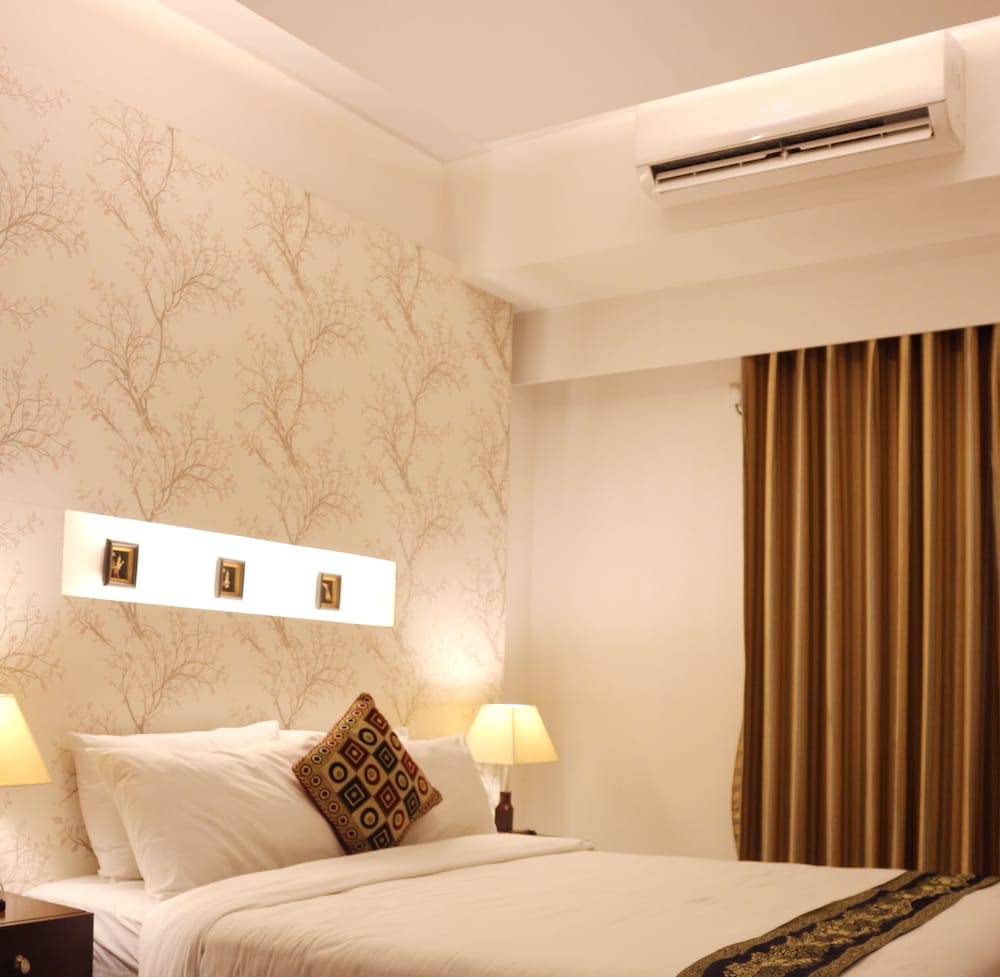Premium Deluxe, 1 Queen Bed photo 1