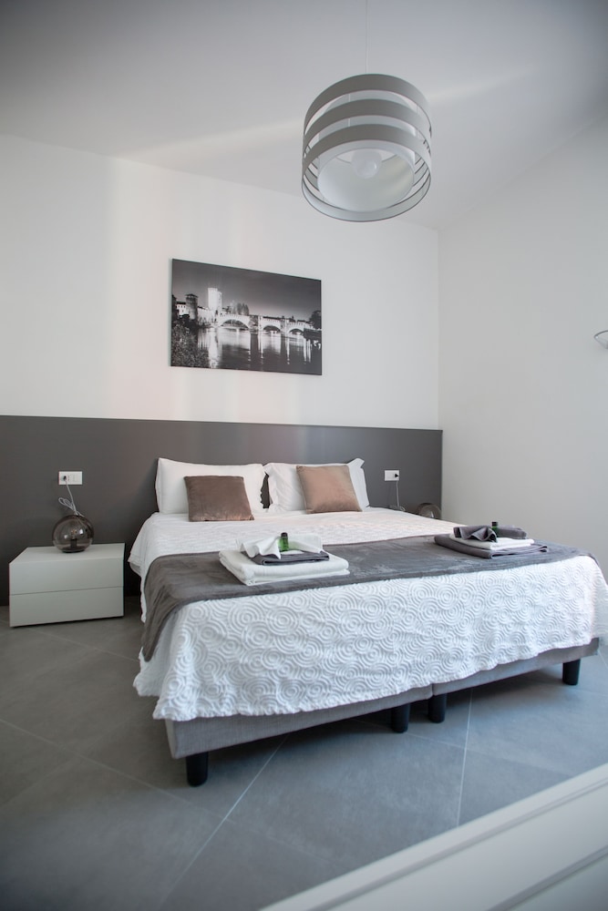 Deluxe Double Or Twin Room photo 2