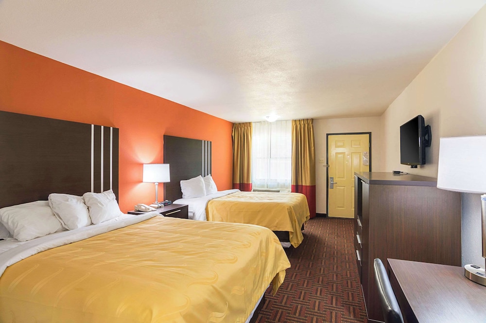 Room, 2 Queen Beds, Accessible, Non Smoking (Upgrade) - Photo 4