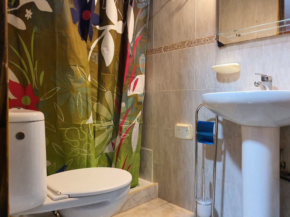 Twin Room, Shared Bathroom photo 3