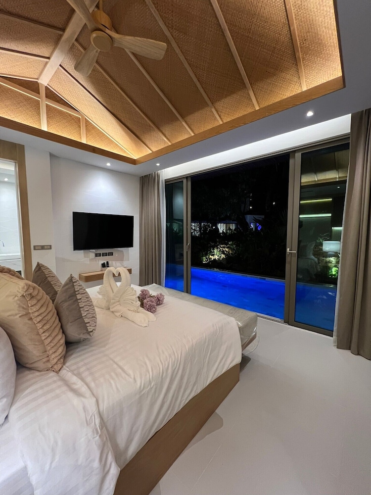 Garden Pool Villa With Seaview
