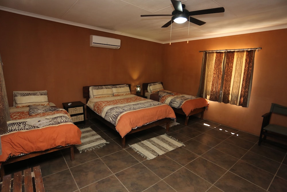 Family Room (2 Adults & 2 Children)