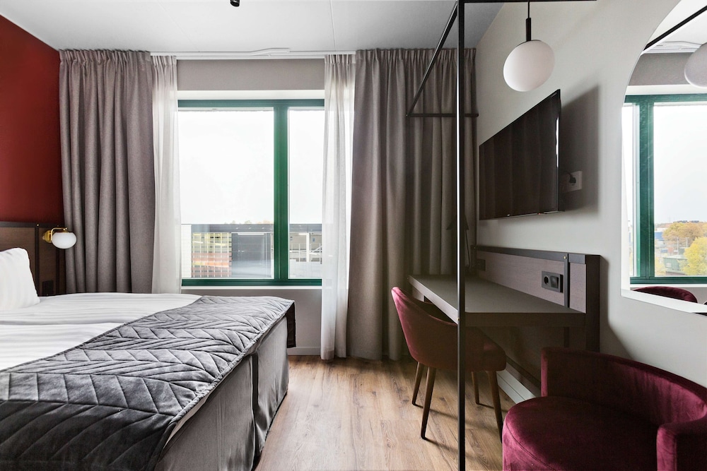 Standard Room, 1 Queen Bed, Non Smoking - Photo 1