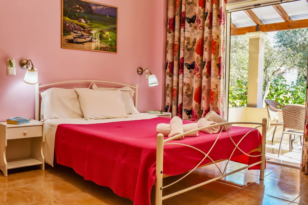 Deluxe Studio, Kitchenette, Garden Area