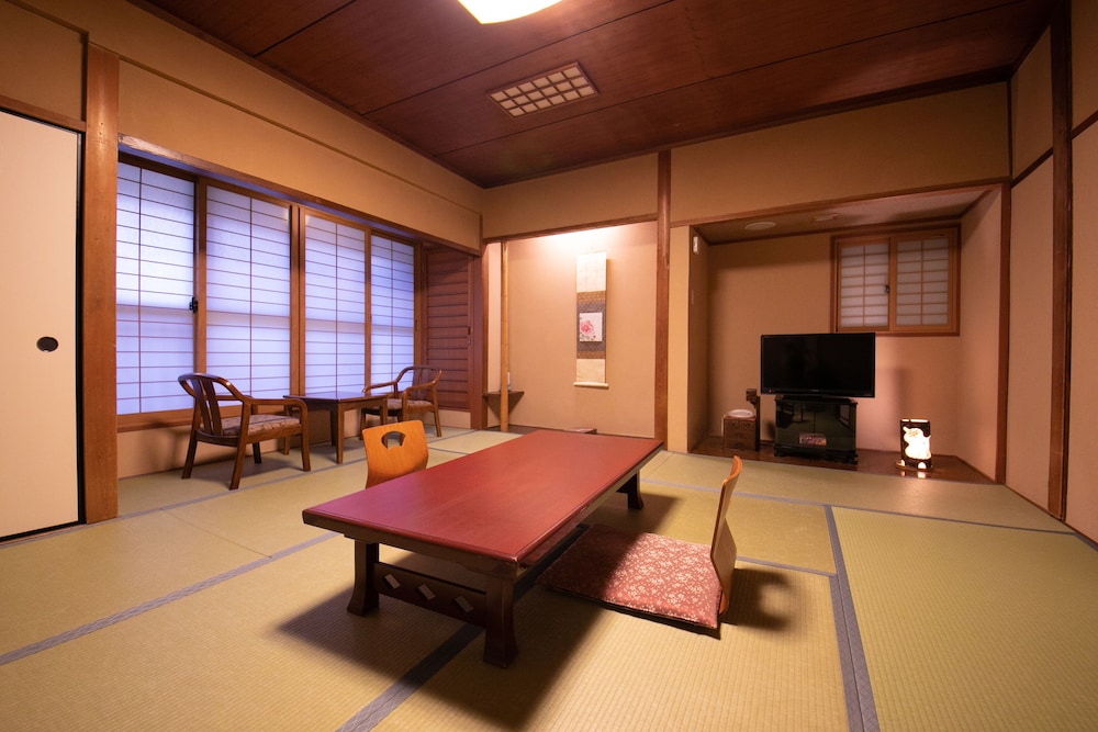 Japanese Style Room for 4-6 Guests with private bathroom, Temple view, Non Smoking photo 1