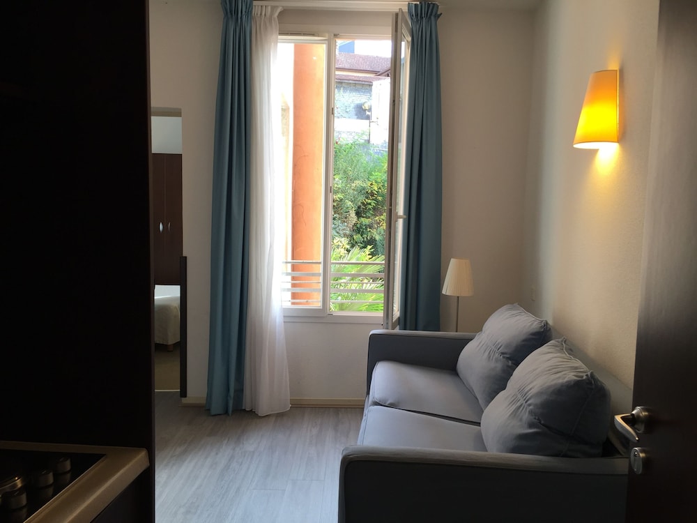 Classic Apartment - Photo 4