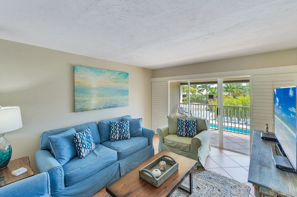 Condo, 2 Bedrooms (Garden/Pool View) photo 2