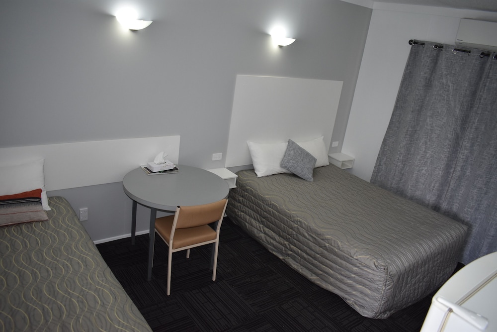 Standard Room, Non Smoking, Balcony (Twin Room (Queen+Single)) photo 2