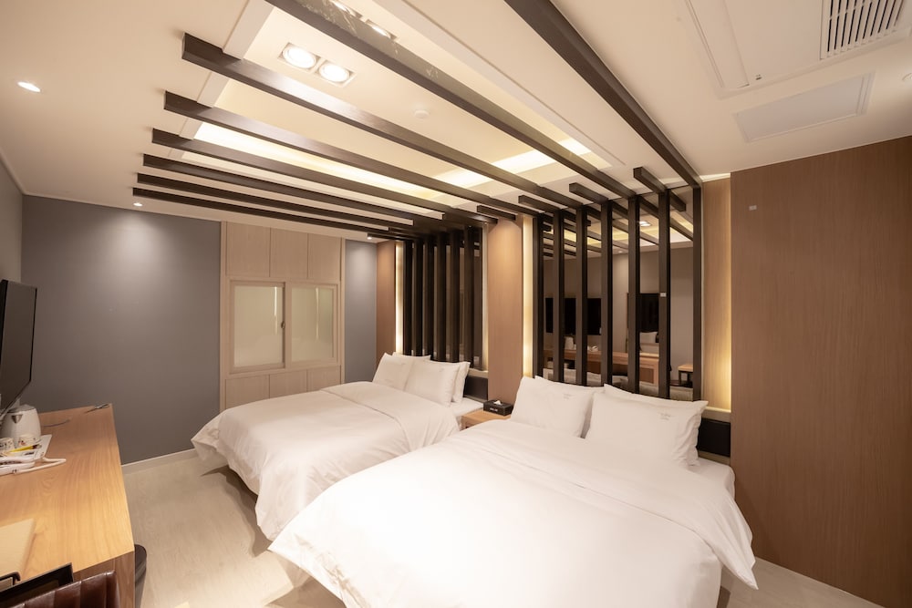 Family Twin Room