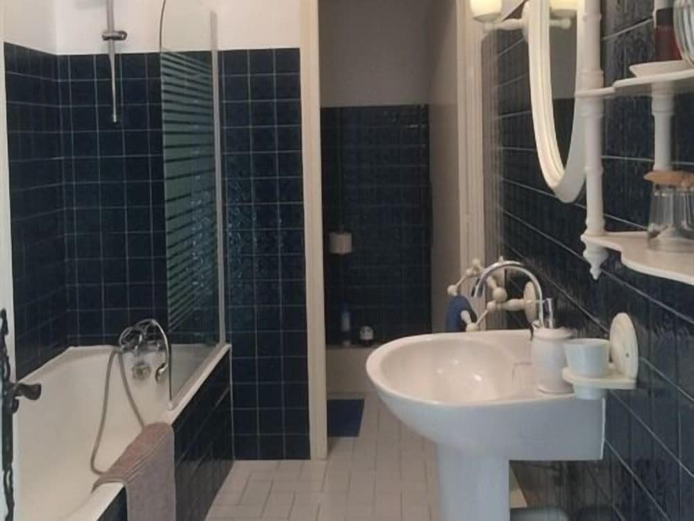 Premium Double Room, Ensuite, Garden View (Large Room )