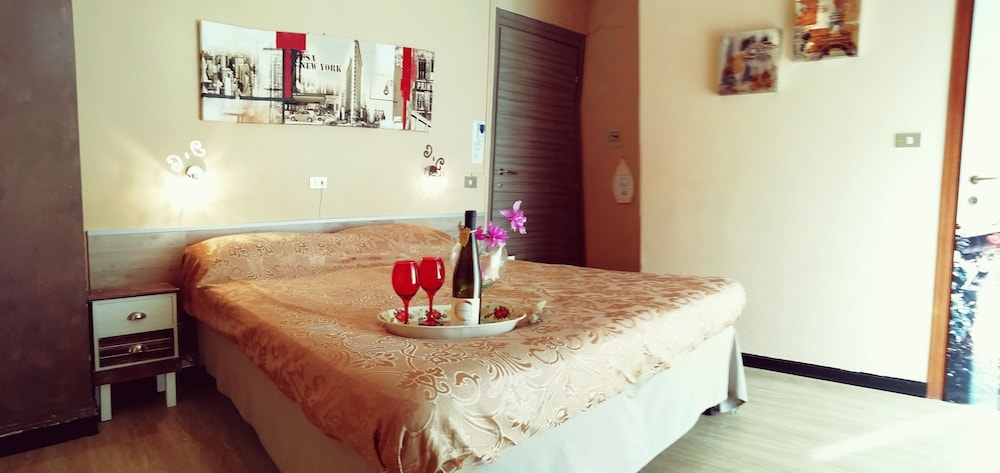 Double Room - Photo 11