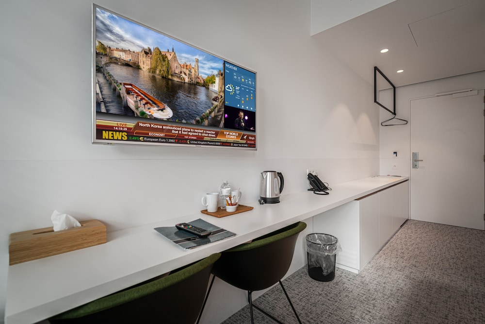Standard Double or Twin Room - Photo 17