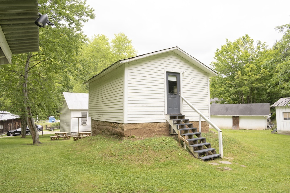 Basic Cabin, 1 Double Bed, Hill View photo 2