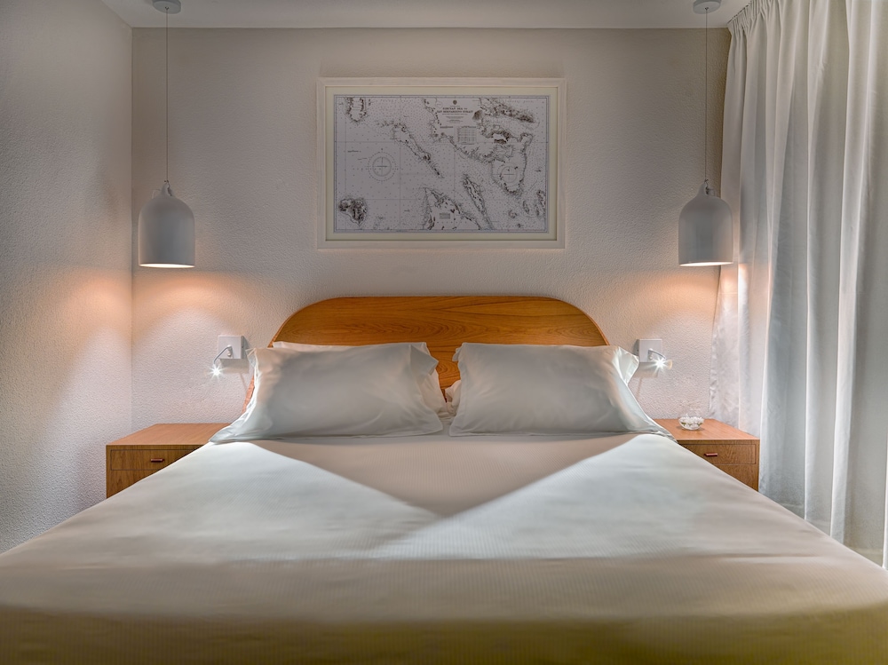 Junior Suite, Pool View