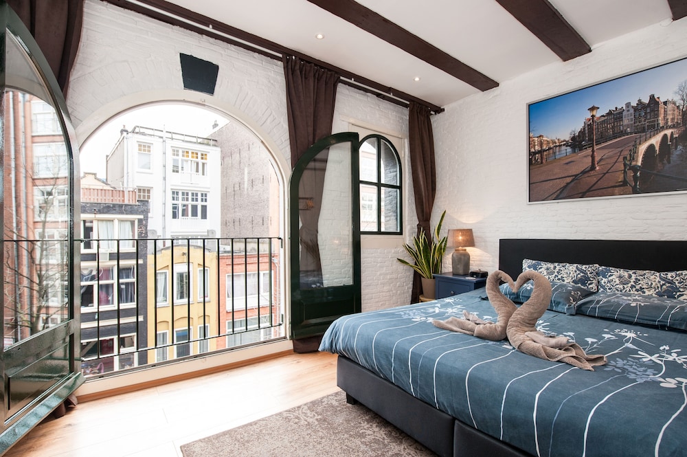 Double Room (3rd floor- stair access only) photo 3