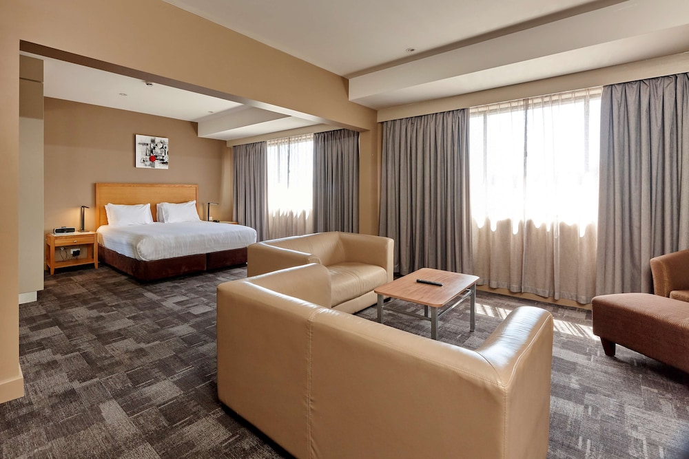 Executive Suite, 1 King Bed, Non Smoking, Jetted Tub - Photo 1